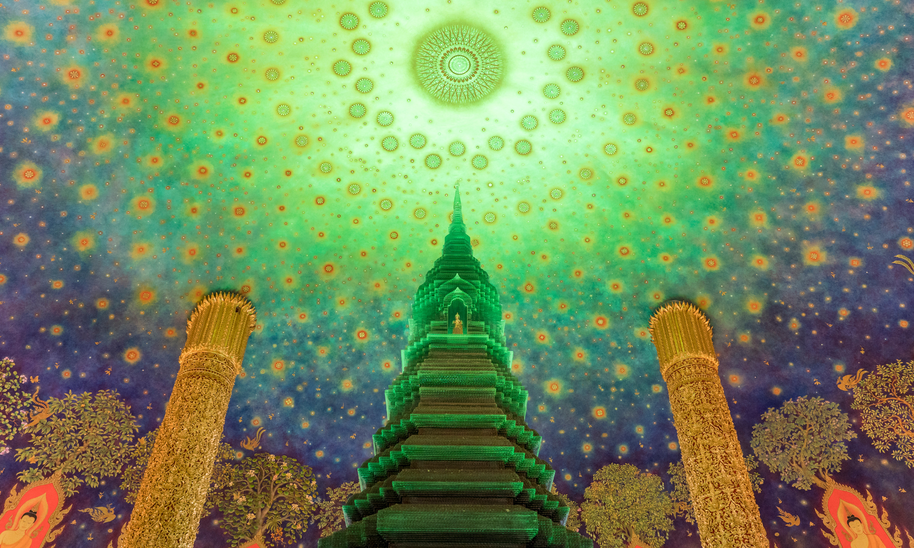 エメラルド色の仏舎利殿がインスタ映え「ワット・パクナム」へご案内